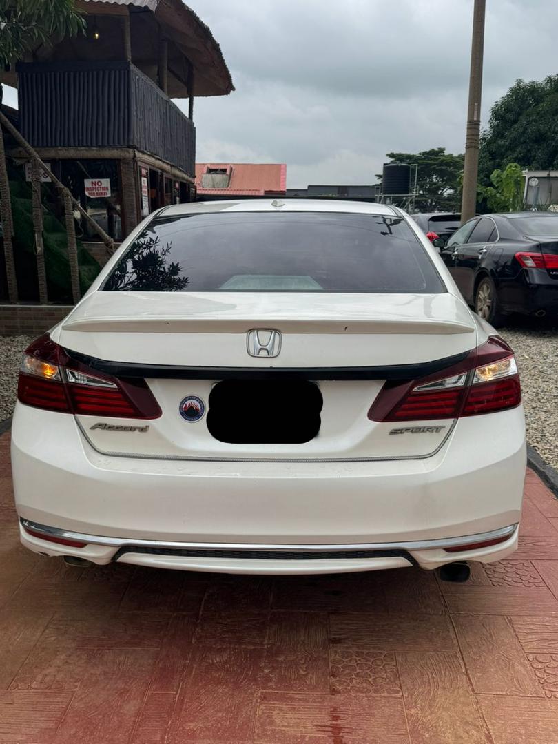 Car Image 8