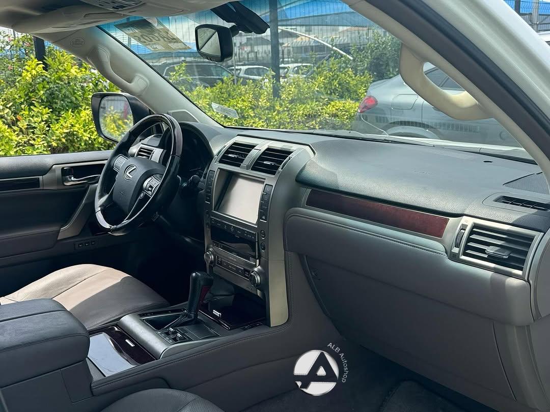 Car Image 4