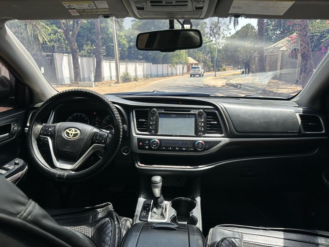 Car Image 5