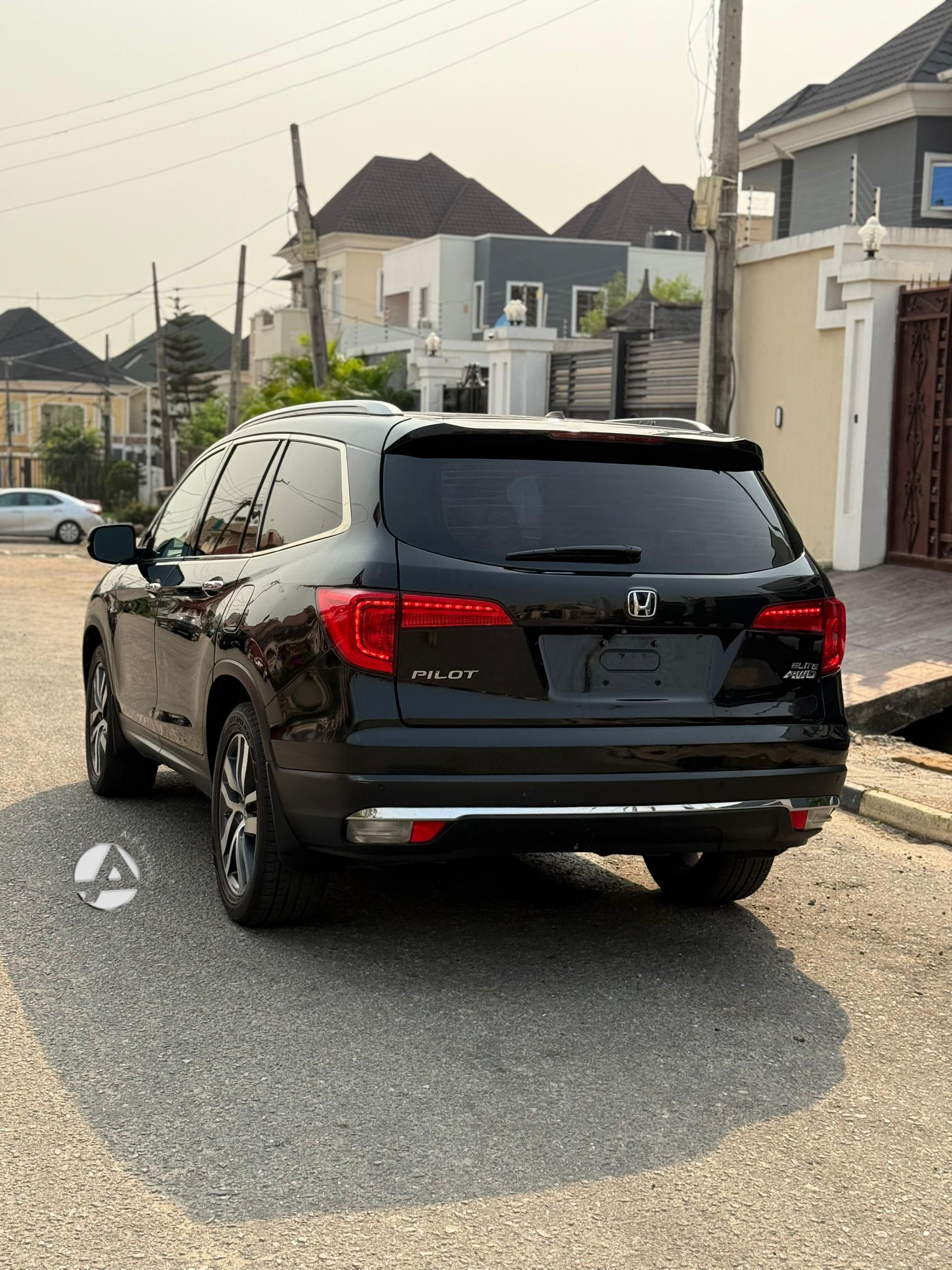 Car Image 9