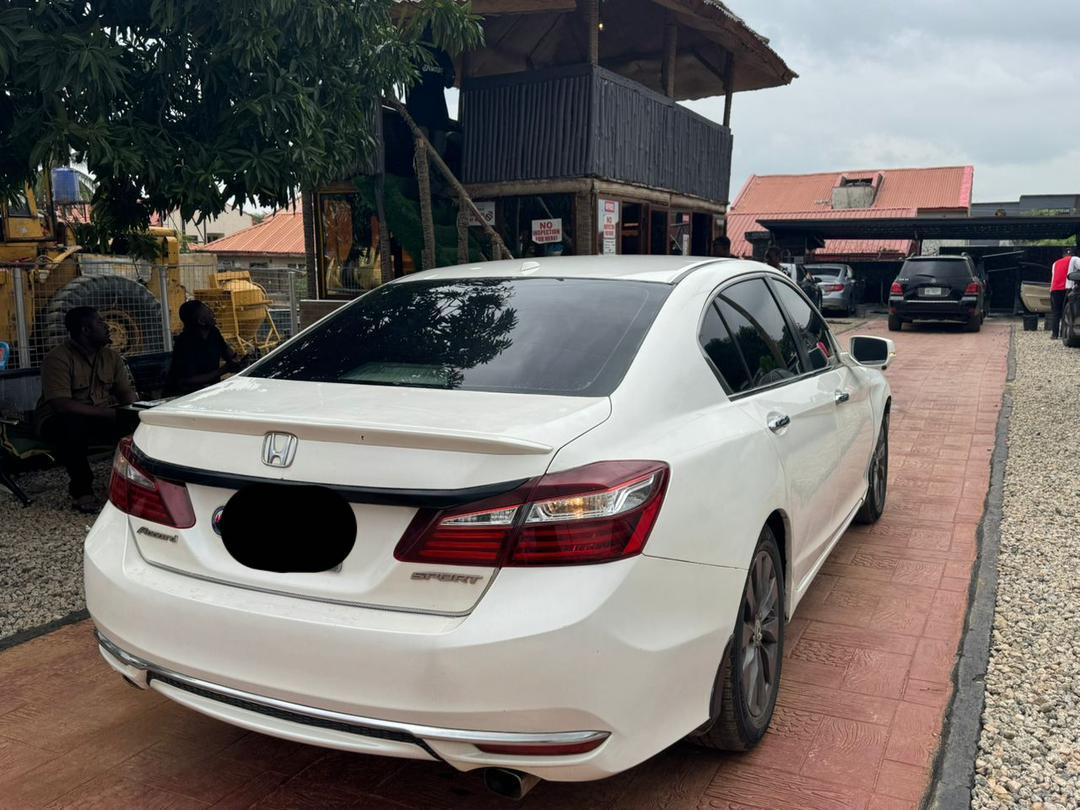 Car Image 8