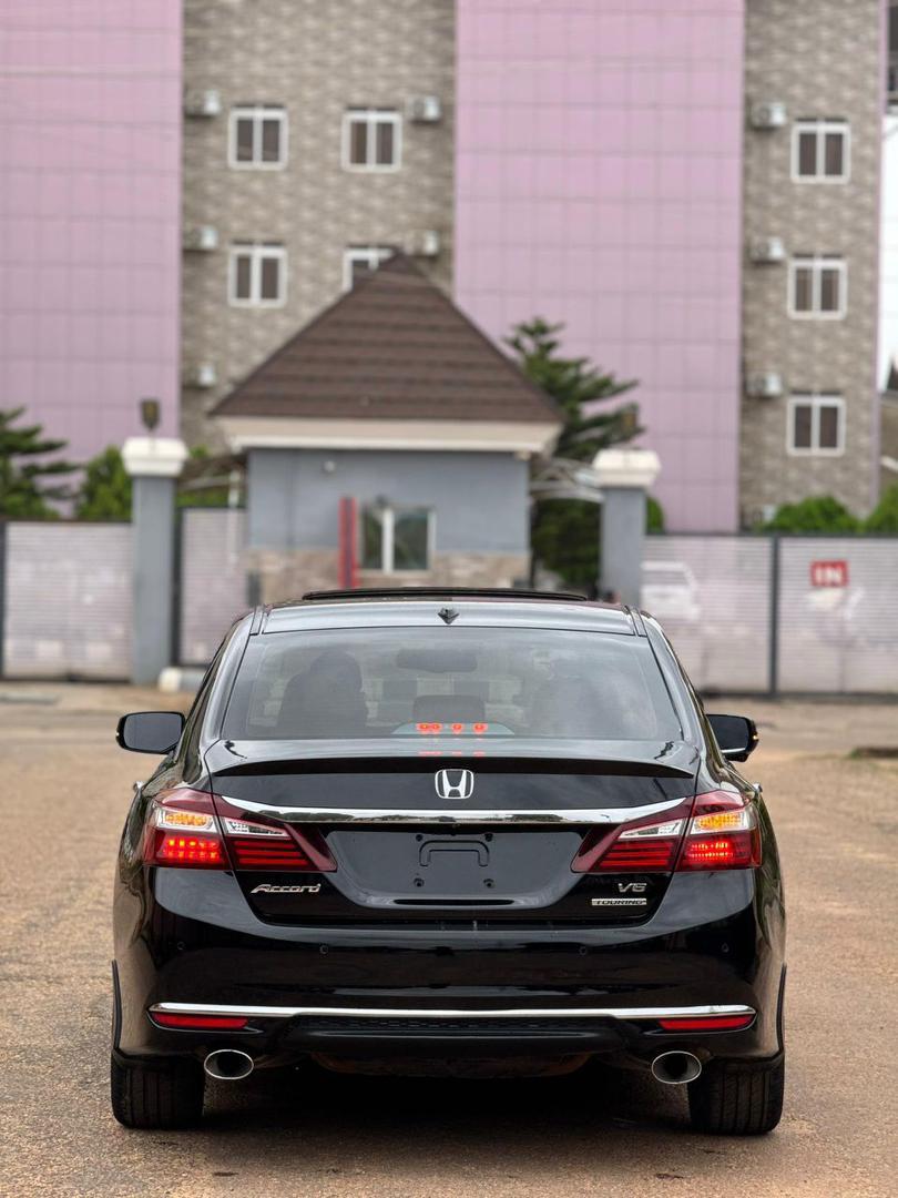 Car Image 9
