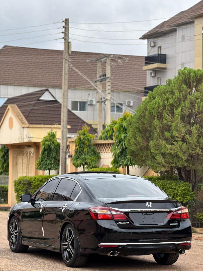 Car Image 8