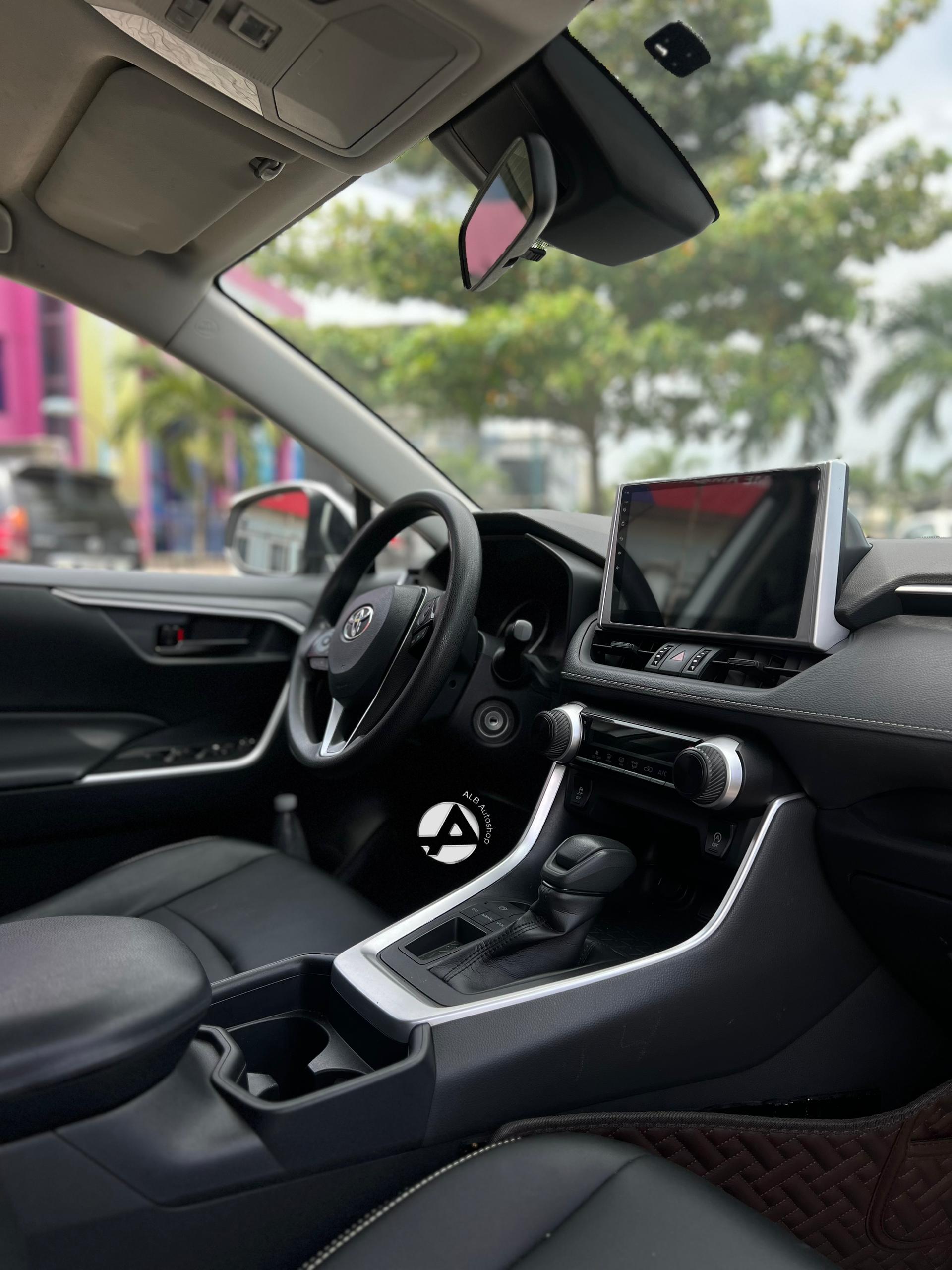 Car Image 5