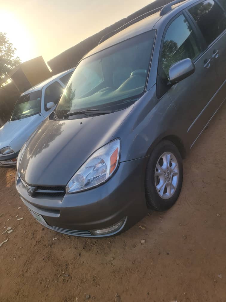 Car Image 9