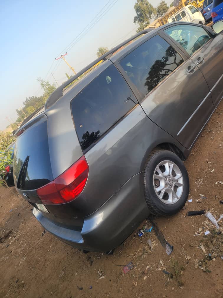 Car Image 4