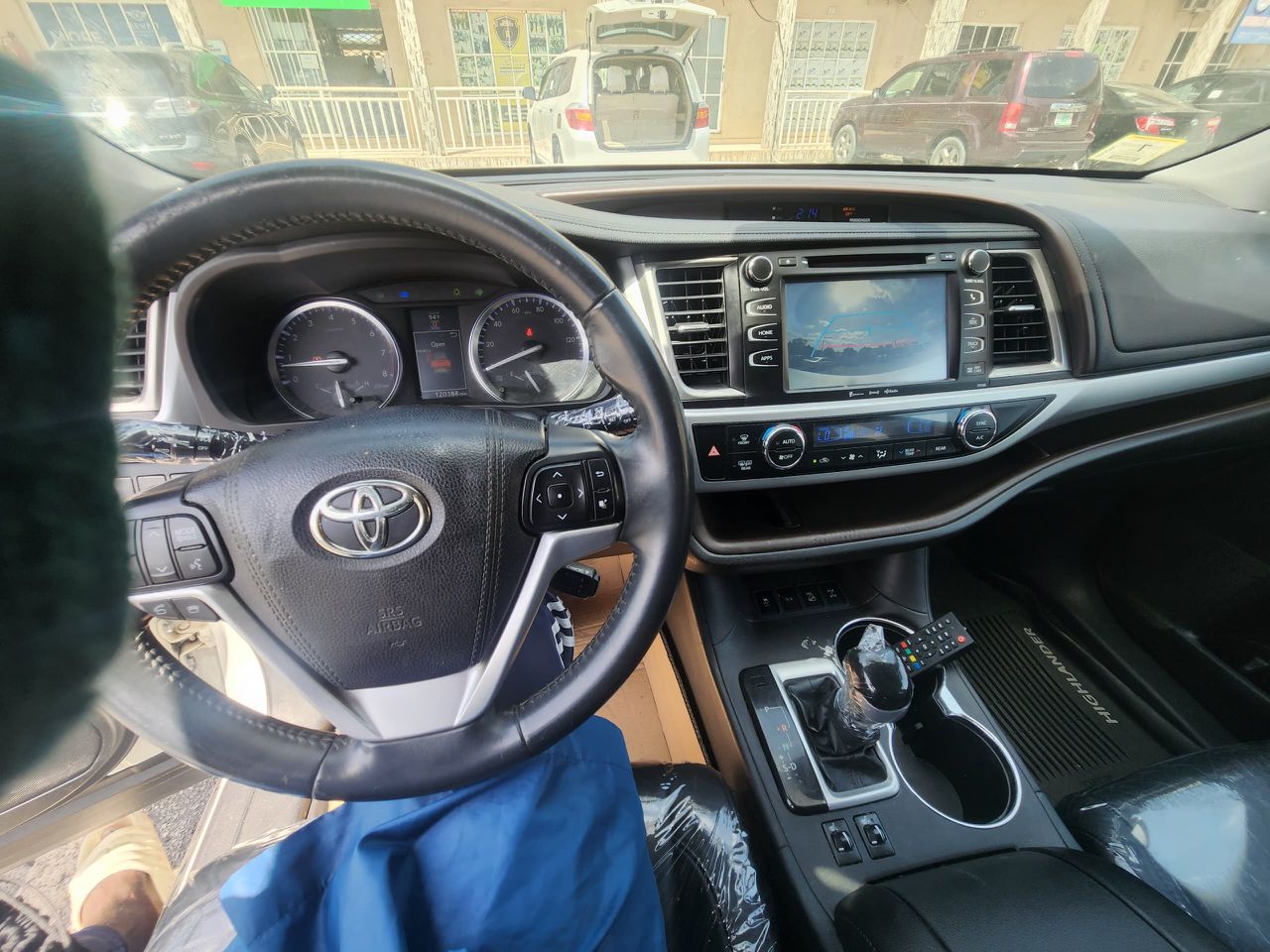 Car Image 10