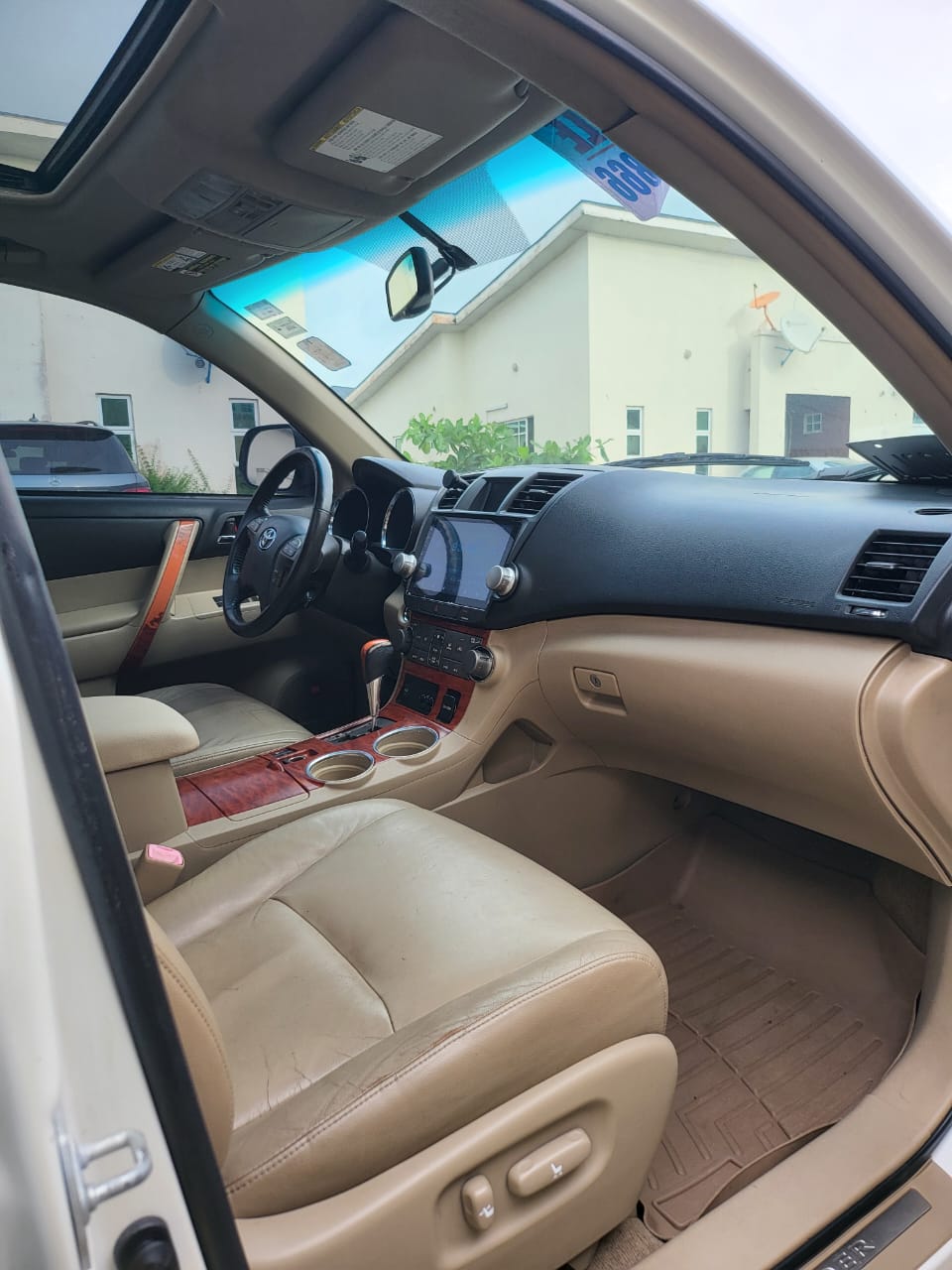 Car Image 4