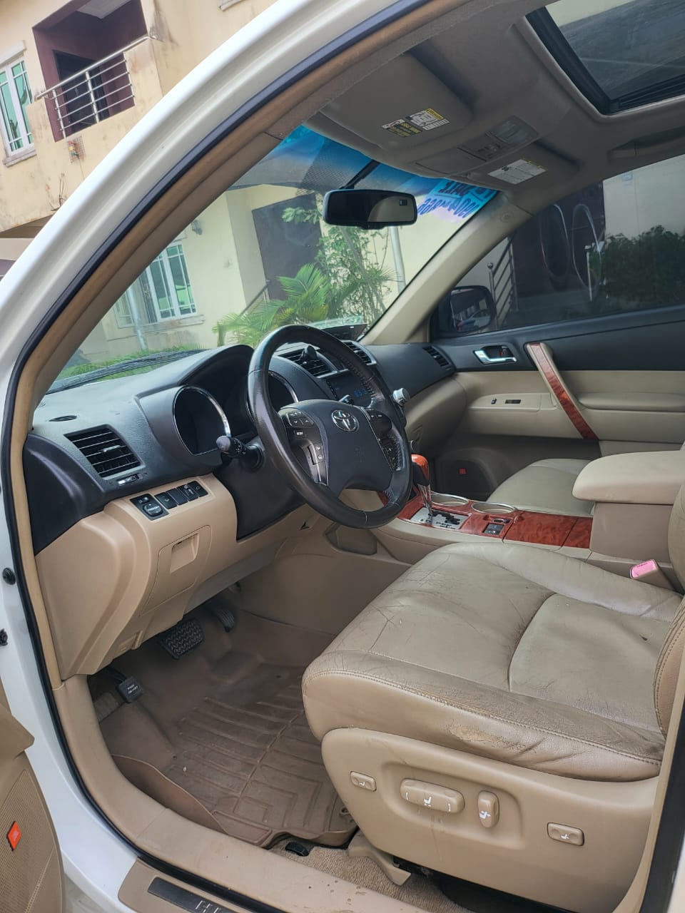 Car Image 8
