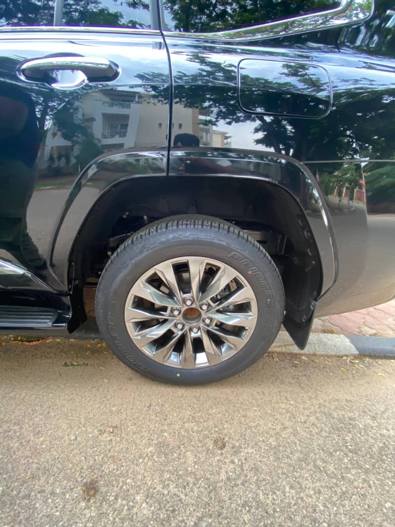 Car Image 10