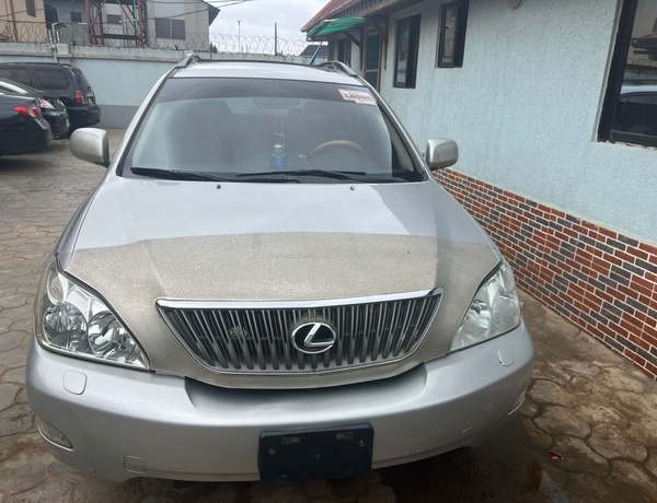 A Lexus Rx330 2006 for sale in Mowe, ogun state