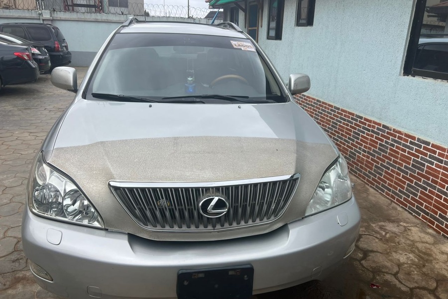 A Lexus Rx330 2006 f...