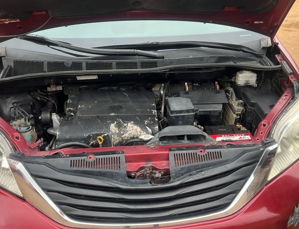 TOYOTA SIENNA 2012  FOR SALE IN LAGOS