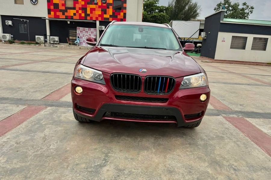 FOREIGN USED 2011 BM...
