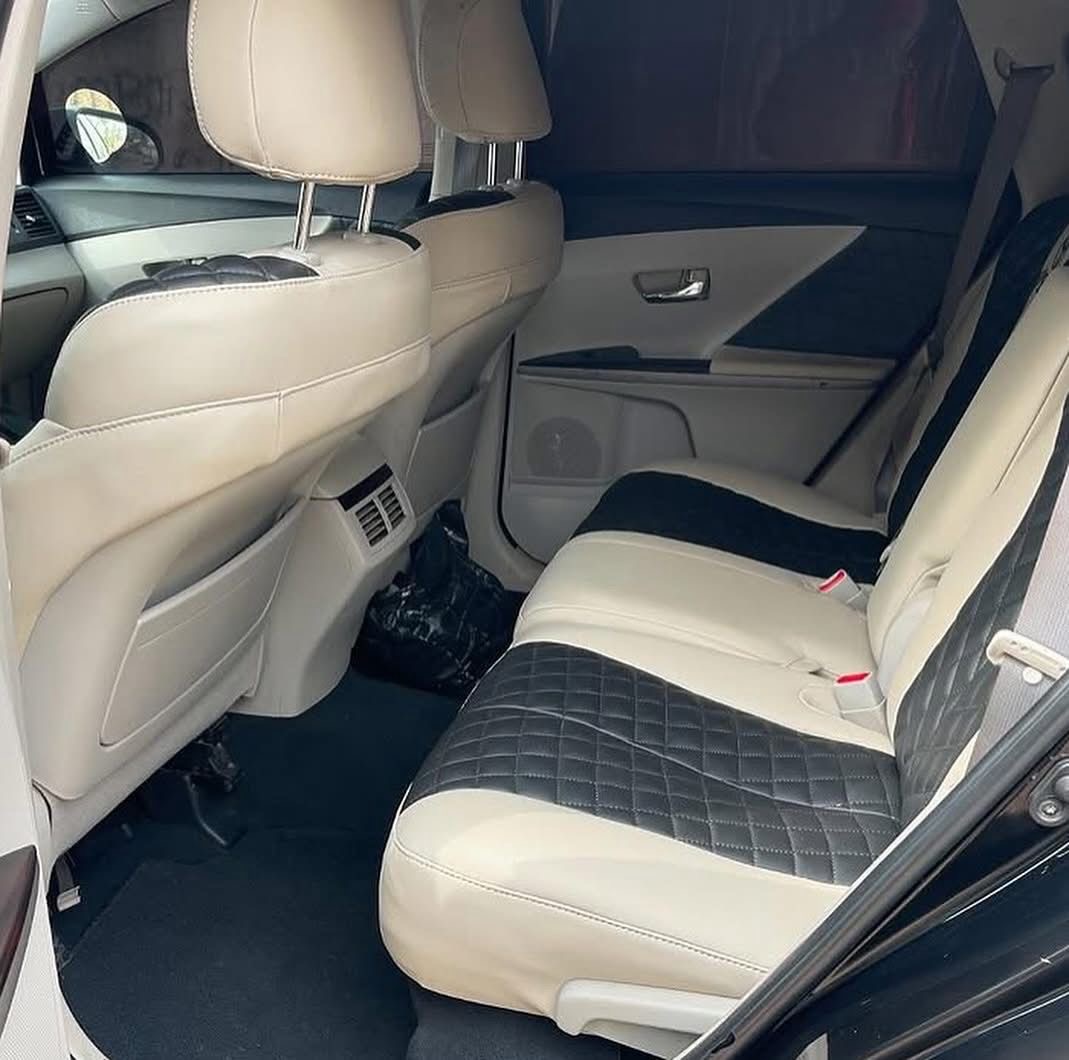 Car Image 9