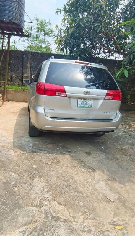 2005 Toyota Sienna For Sale In Calabar image