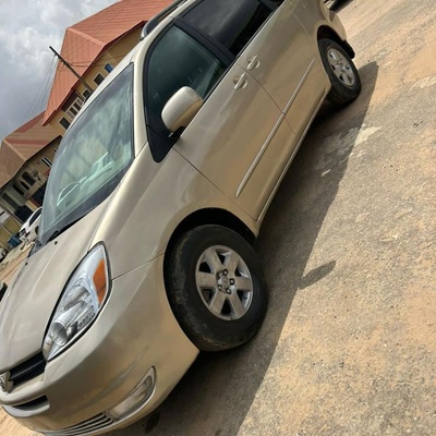 2005 TOYOTA SIENNA XLE FOR SALE