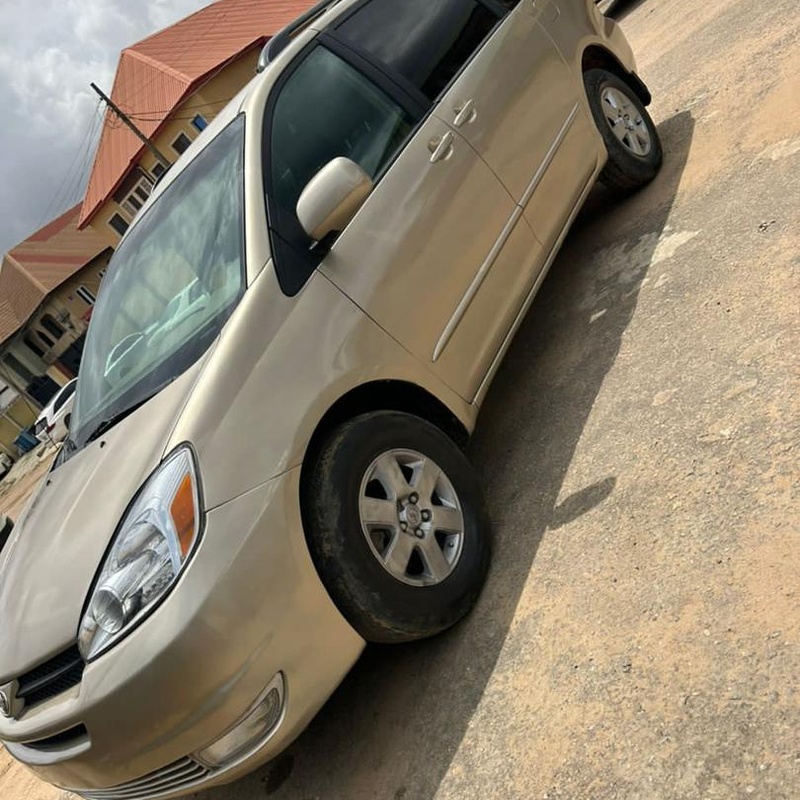 2005 TOYOTA SIENNA XLE FOR SALE image
