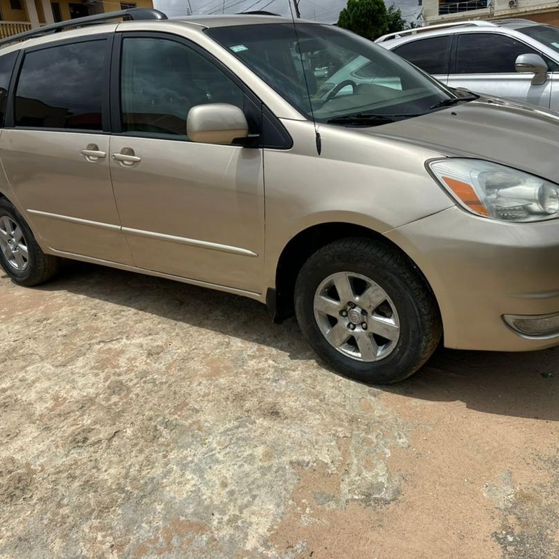 2005 TOYOTA SIENNA XLE FOR SALE image