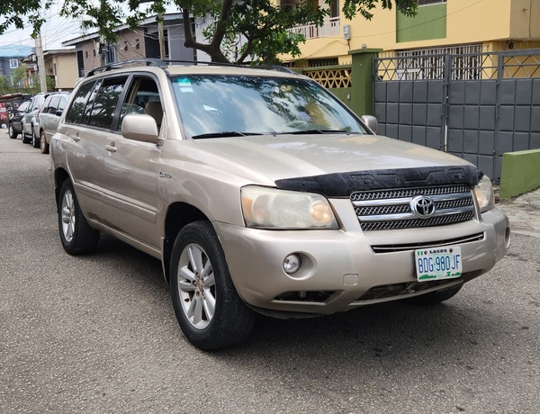 2006 Toyota Highlander Hybrid — private sell-off, low use