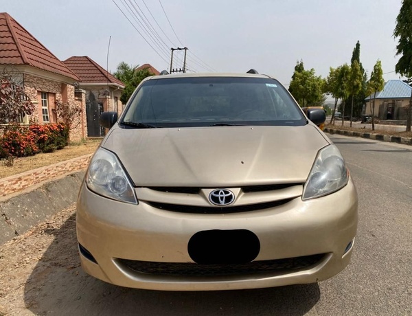 2008 TOYOTA SIENNA LE FOR SALE IN ABUJA