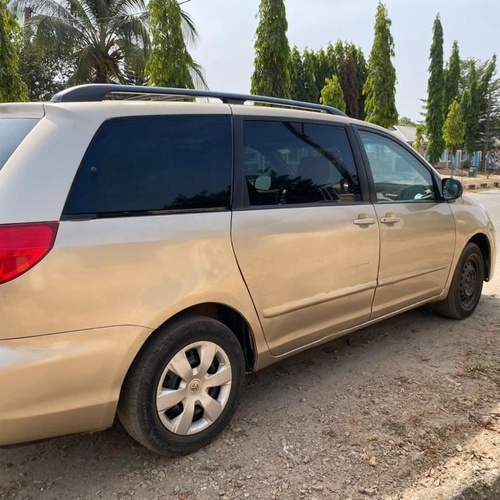 2008 TOYOTA SIENNA LE FOR SALE IN ABUJA