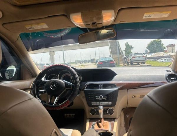 2009 MERCEDES BENZ C300 FOR SALE IN ABUJA