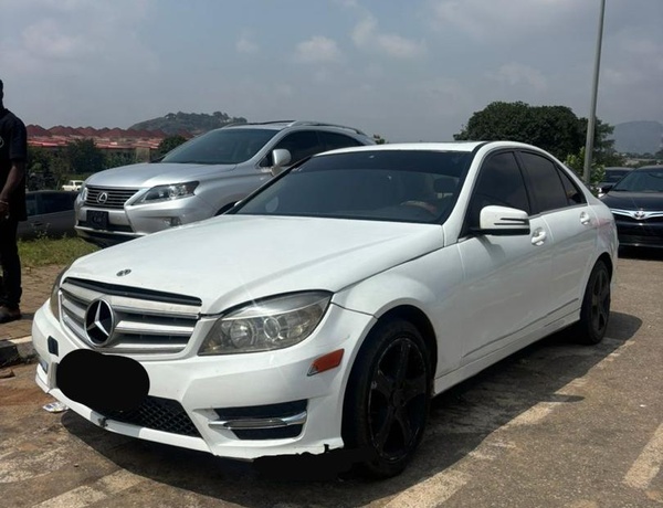 2009 MERCEDES BENZ C300 FOR SALE IN ABUJA