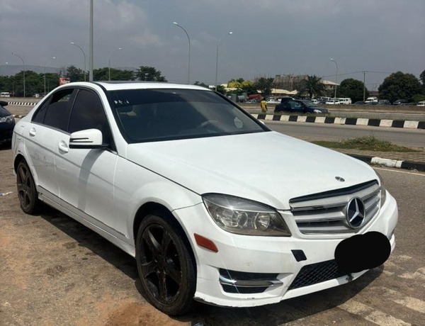 2009 MERCEDES BENZ C300 FOR SALE IN ABUJA