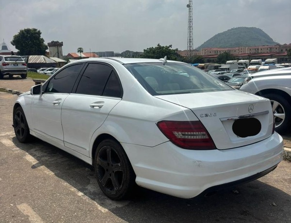 2009 MERCEDES BENZ C300 FOR SALE IN ABUJA