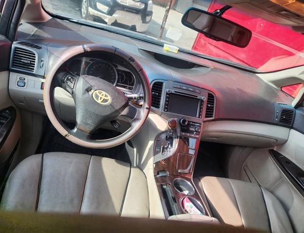 2010 4CYL TOYOTA VENZA FOR SALE IN LAGOS