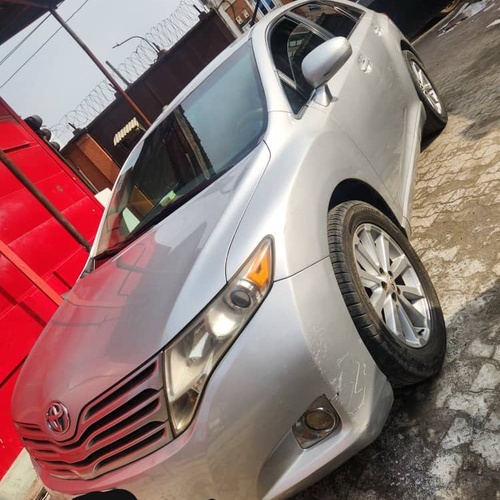 2010 Toyota Venza - Image 1