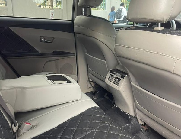 2010 KEYLESS TOYOTA VENZA IN LAGOS FOR SALE