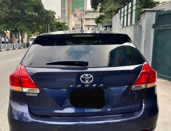 2010 KEYLESS TOYOTA VENZA IN LAGOS FOR SALE