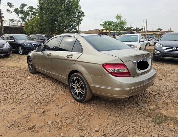 2010 MERCEDES BENZ C300 FOR SALE IN KADUNA