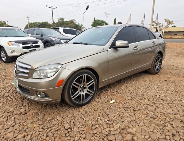 2010 MERCEDES BENZ C300 FOR SALE IN KADUNA