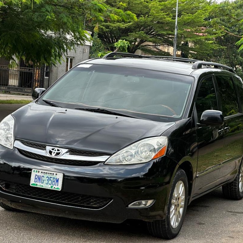 2010 TOYOTA SIENNA FOR SALE IN ABUJA image