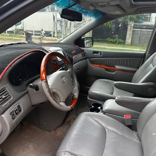 2010 TOYOTA SIENNA FOR SALE IN ABUJA