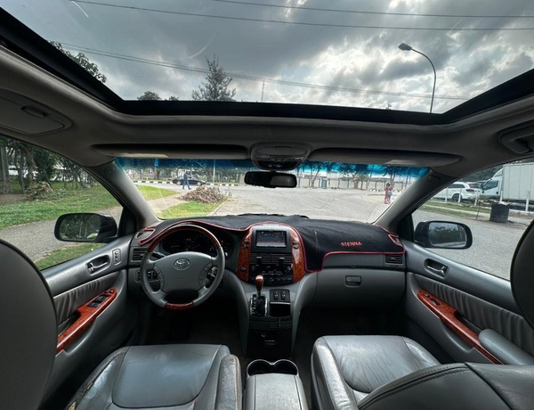 2010 TOYOTA SIENNA FOR SALE IN ABUJA