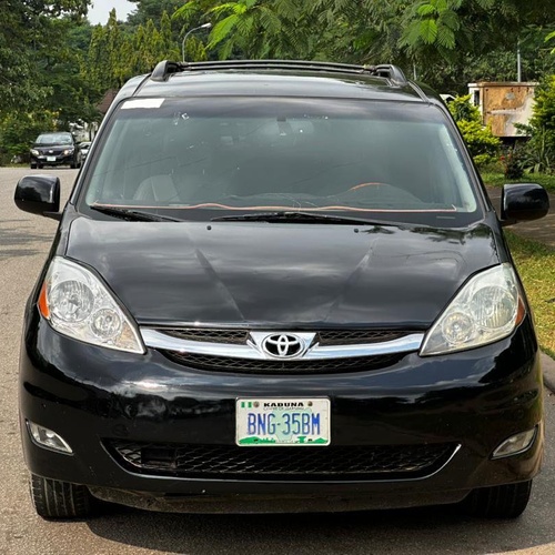2010 TOYOTA SIENNA FOR SALE IN ABUJA