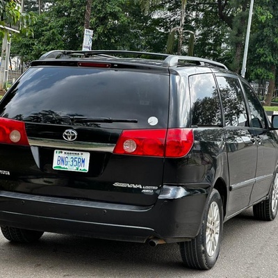 2010 TOYOTA SIENNA FOR SALE IN ABUJA