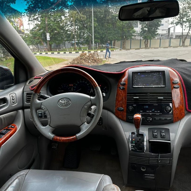 2010 TOYOTA SIENNA FOR SALE IN ABUJA image