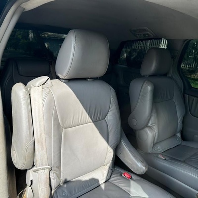 2010 TOYOTA SIENNA FOR SALE IN ABUJA