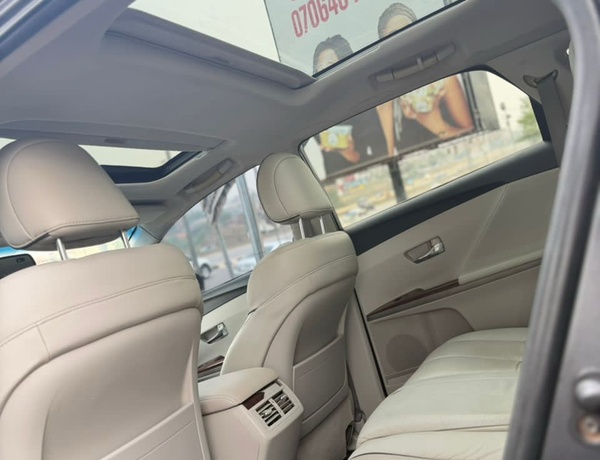 2010 TOYOTA VENZA FULL OPTION FOR SALE