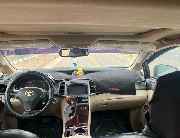 2010 TOYOTA VENZA FULL OPTION FOR SALE