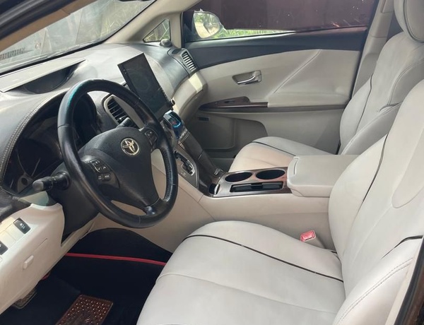 2011 KEYLESS TOYOTA VENZA FOR SALE IN LAGOS