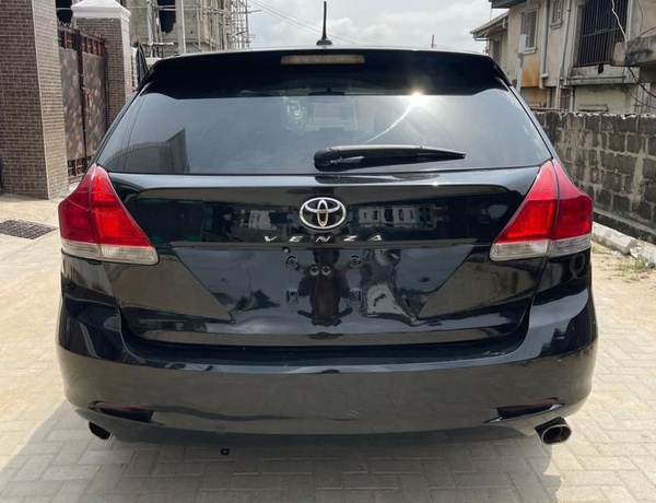 2011 KEYLESS TOYOTA VENZA FOR SALE IN LAGOS