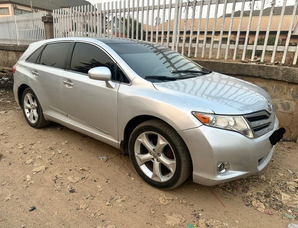 2011 KEYLESS TOYOTA VENZA FOR SALE IN  ABUJA