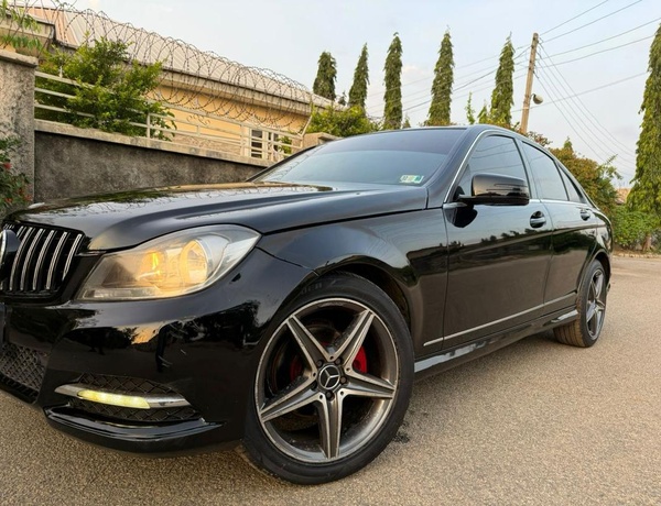 2011 MERCEDES BENZ C300 IN ABUJA FOR SALE