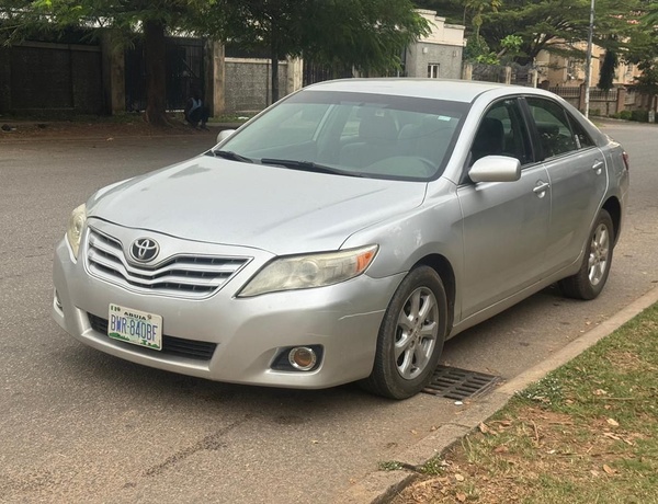 2011 TOYOTA CAMRY  FOR SALE IN ABUJA